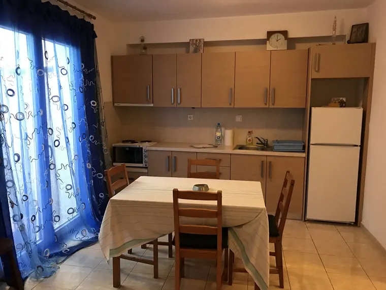 Kitchen and dining table